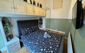 Central And Affordable Flat For 6 People In Zone 1 - Baker Street - With Breakfast Included